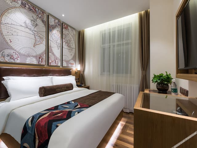 Queen Room