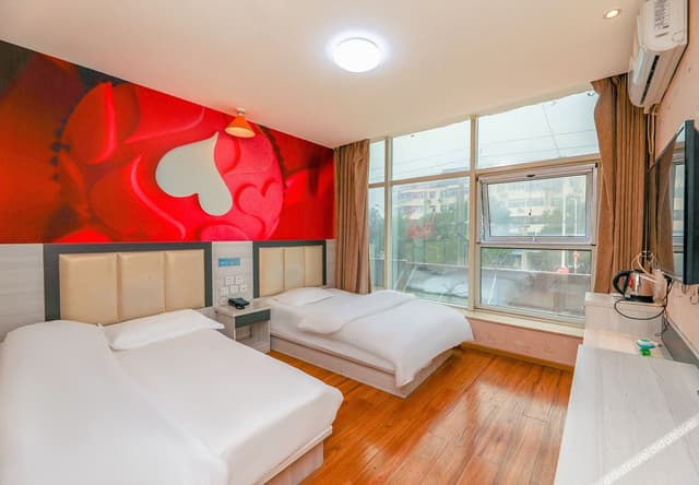 Business Room (2 Beds)