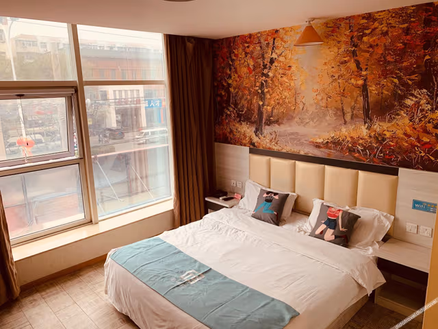 Business Queen Room