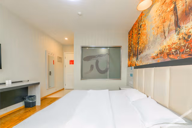 Business Queen Room