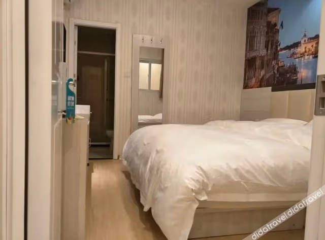 Discount Queen Room