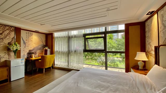 Deluxe Business Room