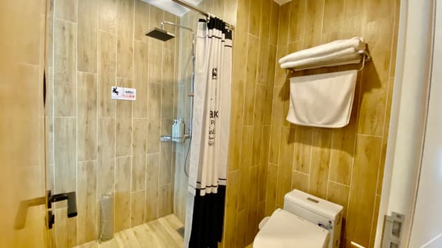 Street-view Queen Room
