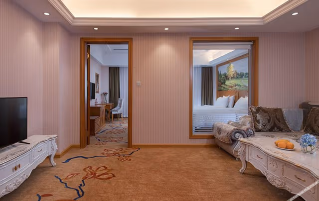 Deluxe Suite