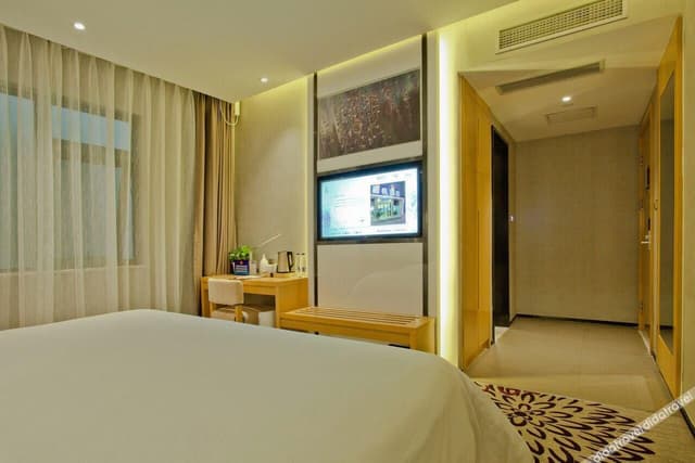 Business Queen Room