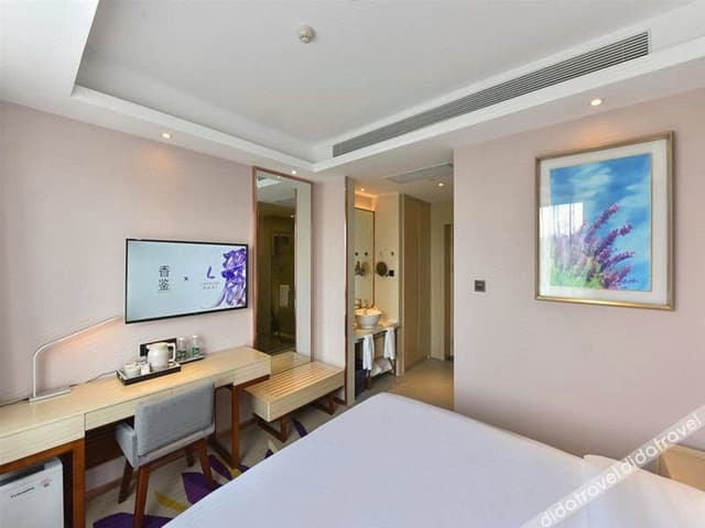 Queen Room With View
