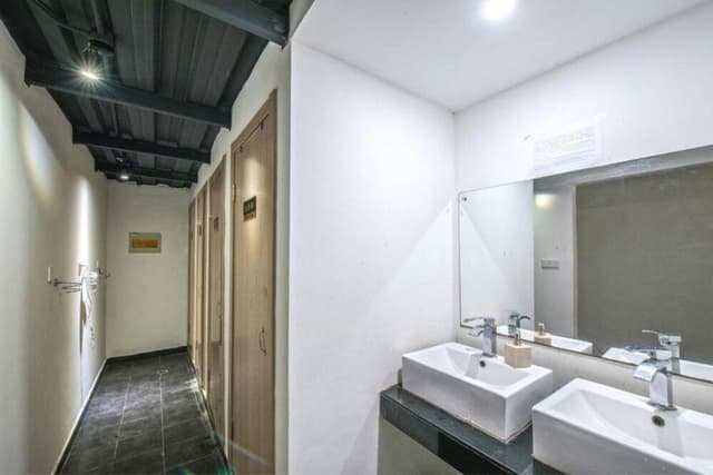 Shared Dormitory (6 Pax Female Bedroom,Private Bathroom)