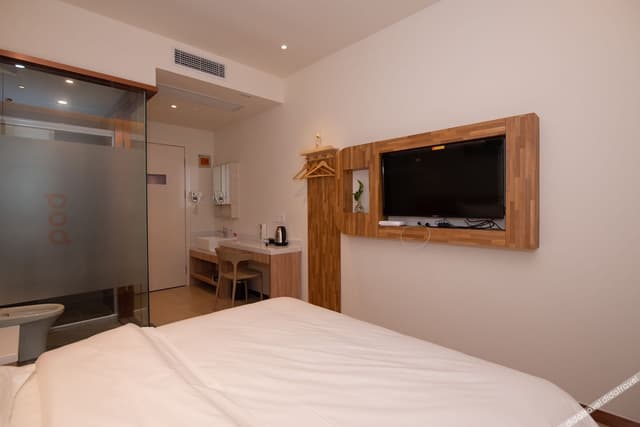 Queen Room A (No window)
