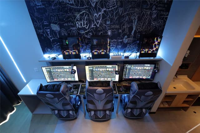 E-sports Gaming Triple Room