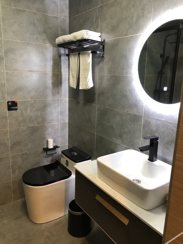 Twin Room B