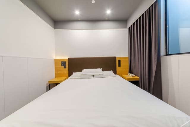 Queen Room A (No window)