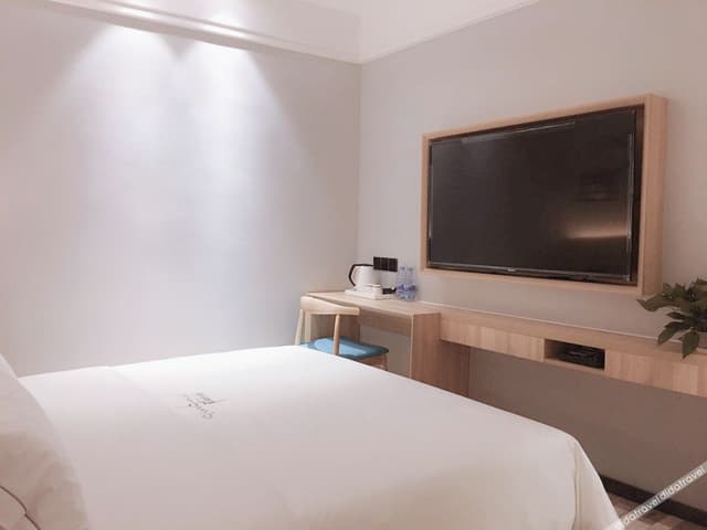 Budget Double Bed Room (No Window) (Exceptional Value)