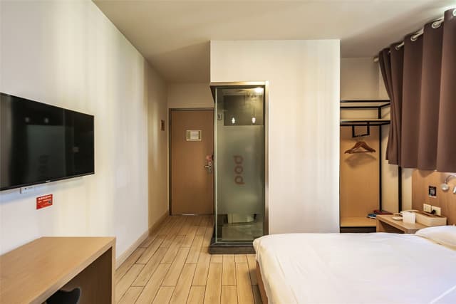 Cozy Queen Room