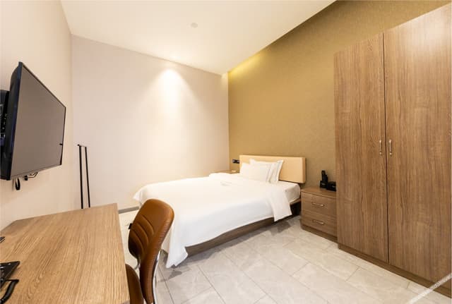 Discount Room (Without window)