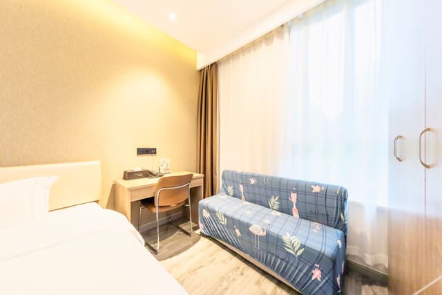 Business Room (2 Beds)