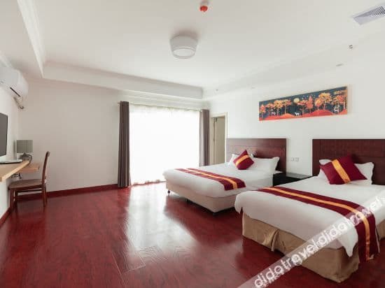 Family-friendly Family Room