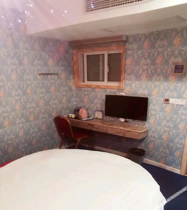 Round-bed Room