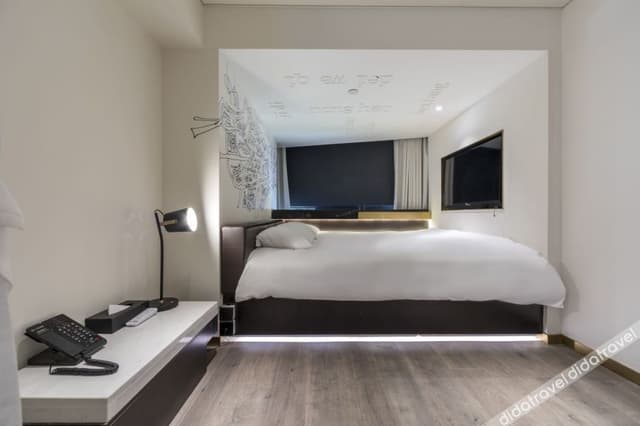 Multi-level Twin Room