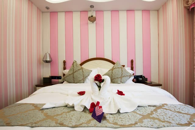 Romantic Couples' Room