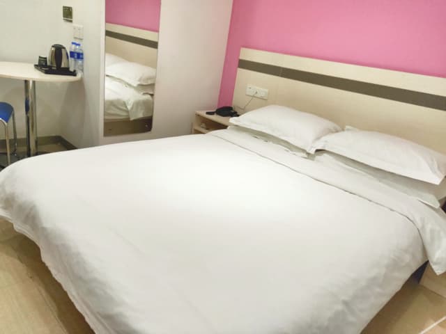 Queen Room A (No window)