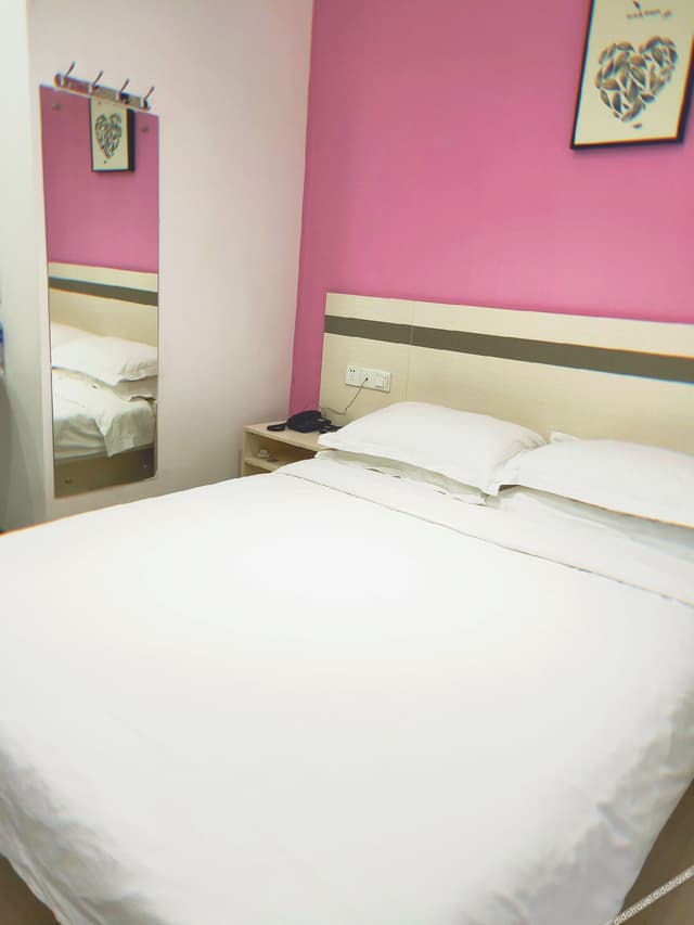 Queen Room A (No window)