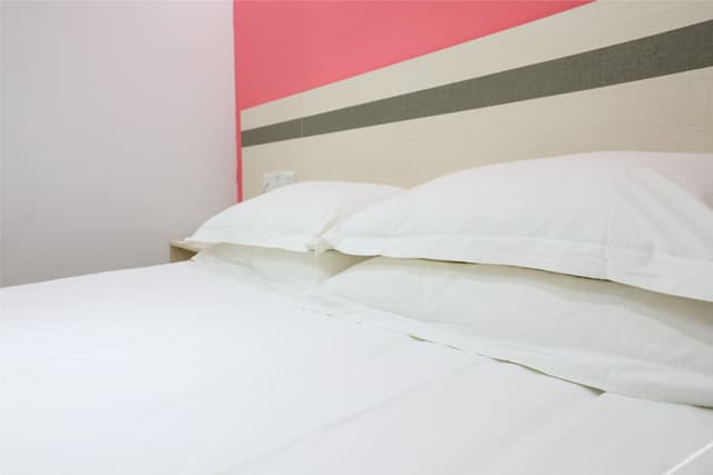 Queen Room A (No window)