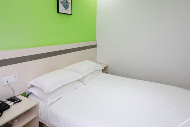 Queen Room A (No window)