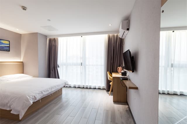 River-view Queen Room