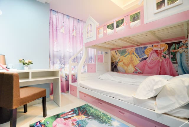 Double Layer Room (Slide)