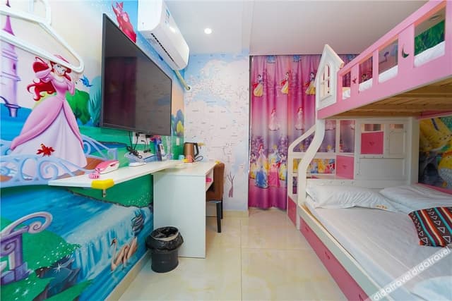 Double Layer Room (Slide)