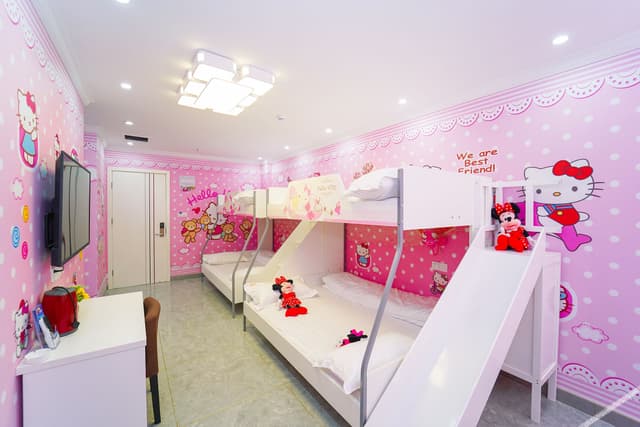 Family Room (4 Beds) (Slide)