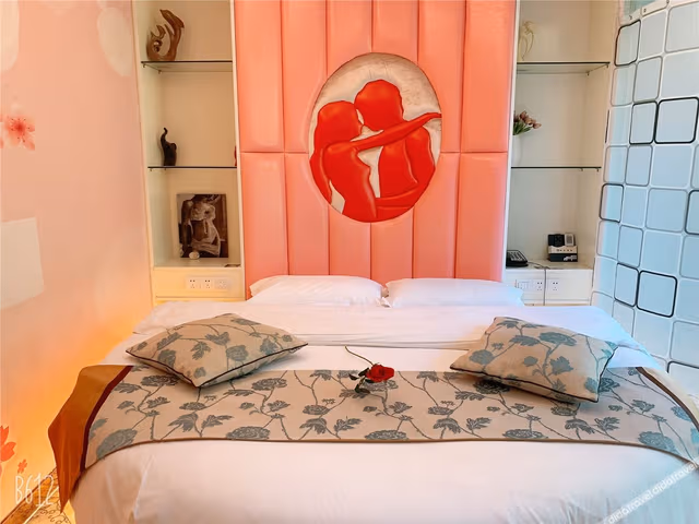 Deluxe Round-bed Room
