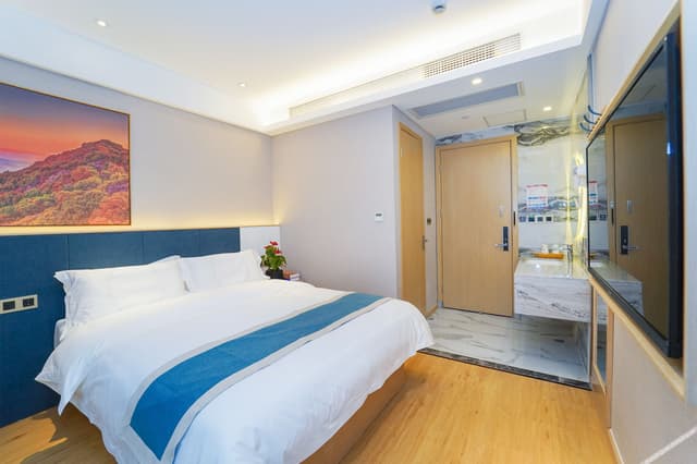 Selected Business Room (Double Bed)