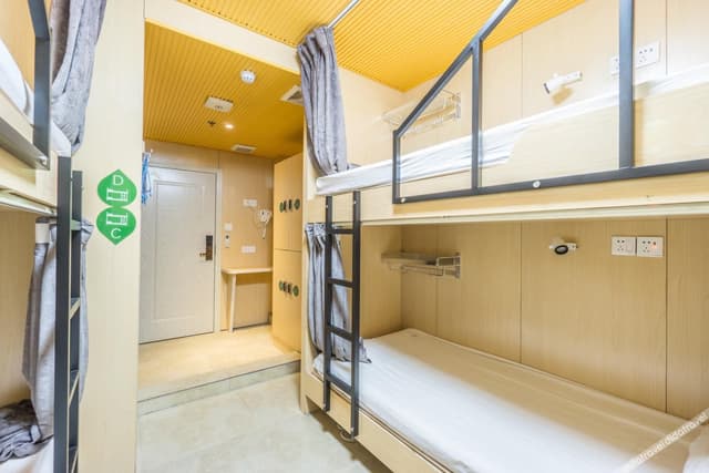 Bed in 4-person Room (Females only) (Room rate calculated per bed)
