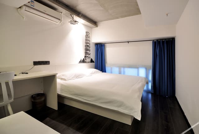1.8m Private Cinema Double Room