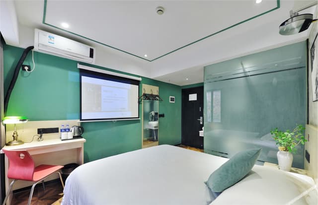 Extraordinary Double Bed Room With 1.5m Bed