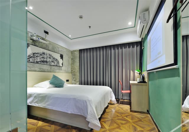 Extraordinary Double Bed Room With 1.5m Bed
