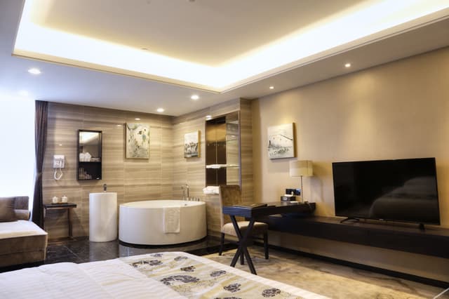 Premier Queen Room