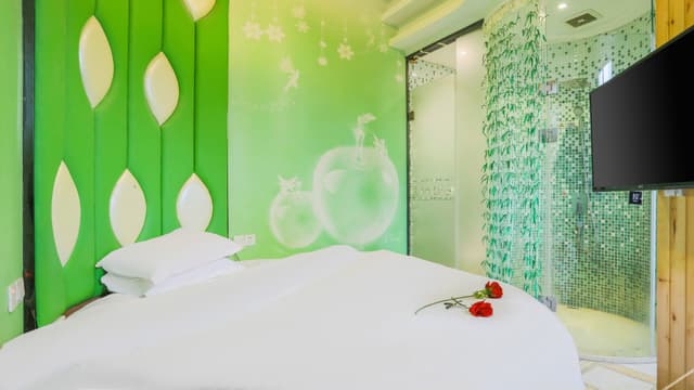 Romantic Round-bed Room