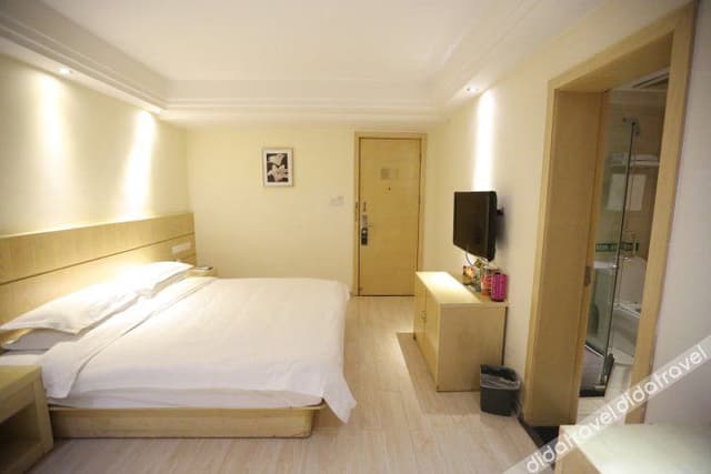 Business Queen Room