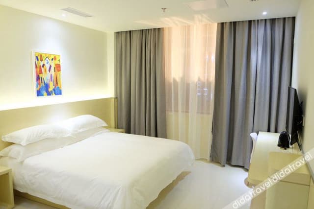 Business Queen Room