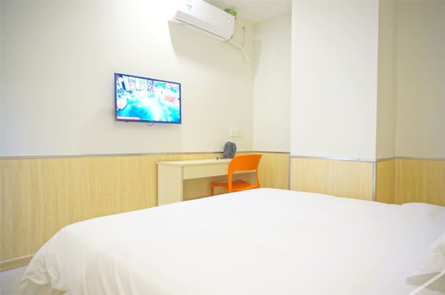 Business Queen Room
