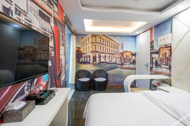 Featured Queen Room