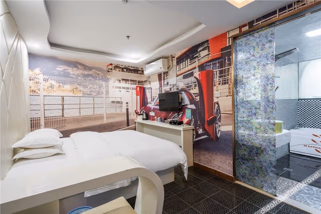 Featured Queen Room
