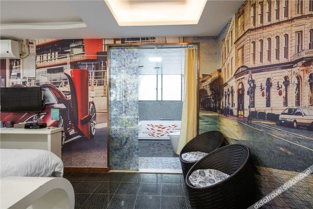 Featured Queen Room