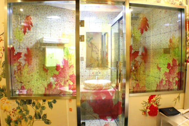 Standard Queen Room (No window)