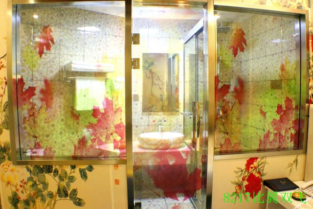 Standard Queen Room (No window)