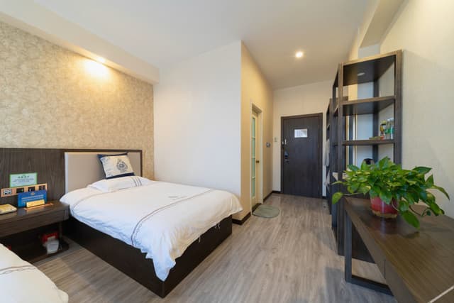 Business Standard Room