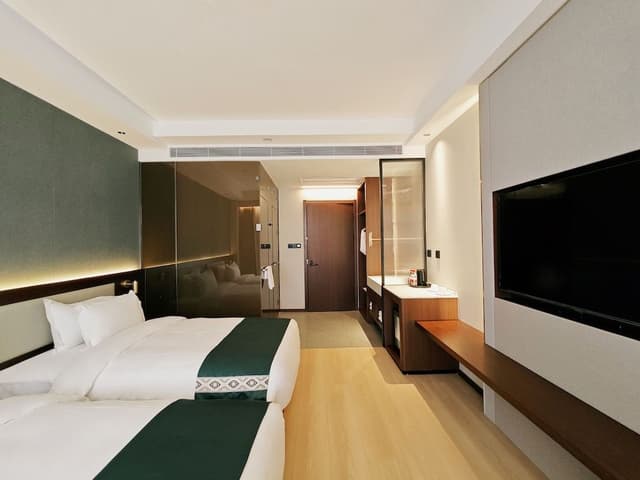 Senior Room, City View