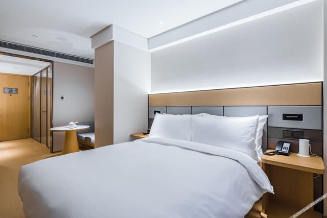 Queen Room A